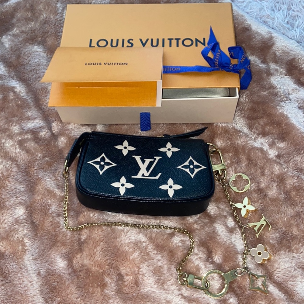 LV 🔐 Set (2) Pochette Monogram Canvas Mini + Spring Street Charm & Key Holder